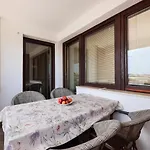 Apartman Three Bedroom Tesla Maraska *