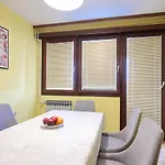 Three Bedroom Tesla Maraska Apartman