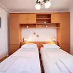 Apartman Three Bedroom Tesla Maraska