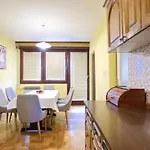 Apartman Three Bedroom Tesla Maraska *