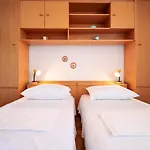 Three Bedroom Tesla Maraska Apartman *