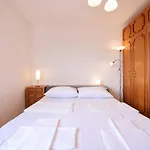 Apartman Three Bedroom Tesla Maraska Zára