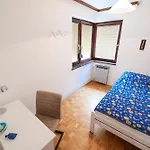 Three Bedroom Tesla Maraska Apartman *