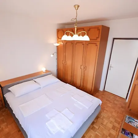Appartement Three Bedroom Tesla Maraska