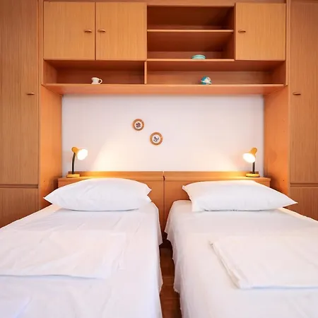 Three Bedroom Tesla Maraska Appartement *