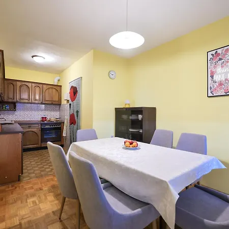 Three Bedroom Tesla Maraska Appartement *