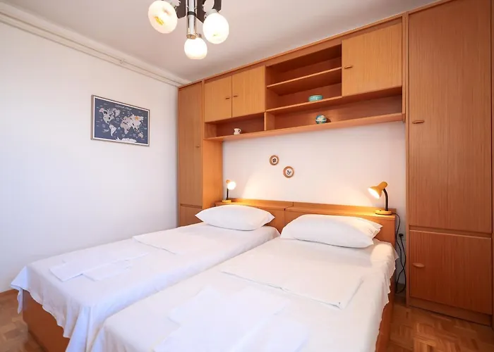 Three Bedroom Tesla Maraska 公寓 *