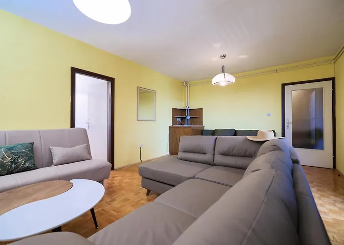 公寓 Three Bedroom Tesla Maraska *