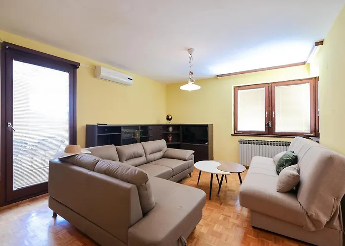 公寓 Three Bedroom Tesla Maraska *