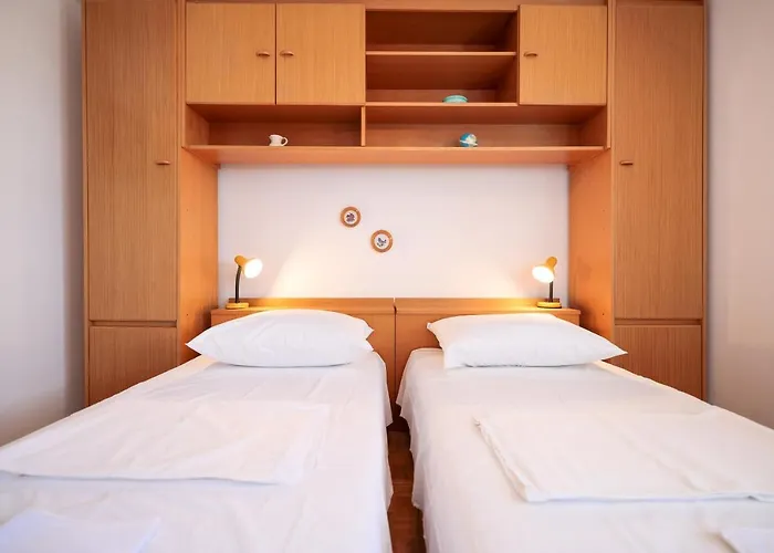 Three Bedroom Tesla Maraska 公寓 *