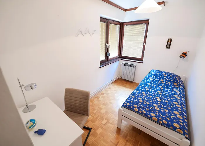 Three Bedroom Tesla Maraska 公寓 *
