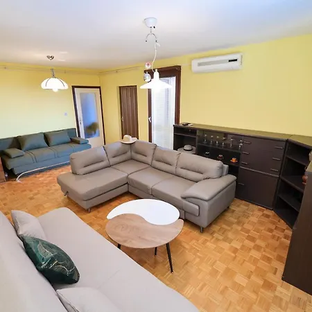 Three Bedroom Tesla Maraska * زادار