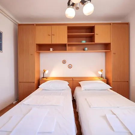 Apartamento Three Bedroom Tesla Maraska