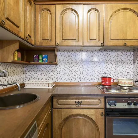 Three Bedroom Tesla Maraska Apartment *