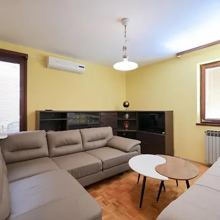 Three Bedroom Tesla Maraska Apartment Zadar