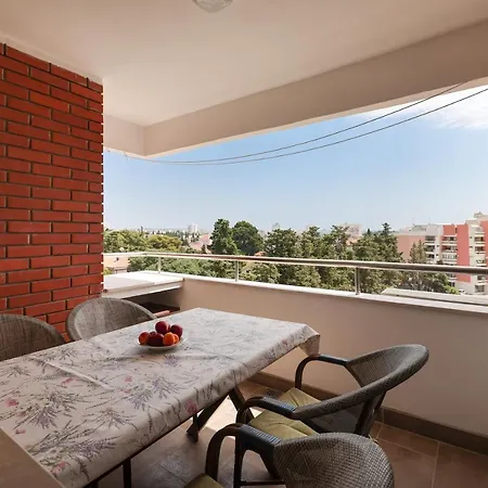 Three Bedroom Tesla Maraska Apartment