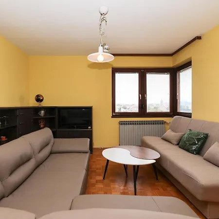 Three Bedroom Tesla Maraska Apartment Zadar