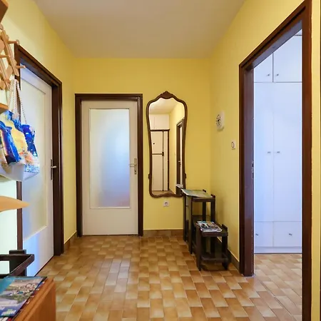 Appartement Three Bedroom Tesla Maraska *