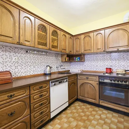 Three Bedroom Tesla Maraska Apartment *