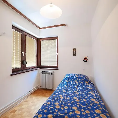 Three Bedroom Tesla Maraska Apartment *