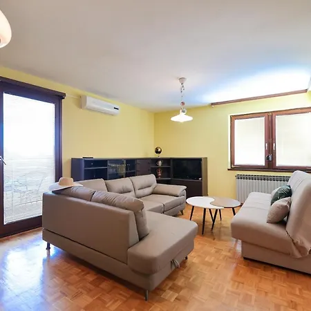 Three Bedroom Tesla Maraska Apartment