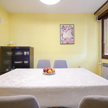 Three Bedroom Tesla Maraska Apartment Zadar