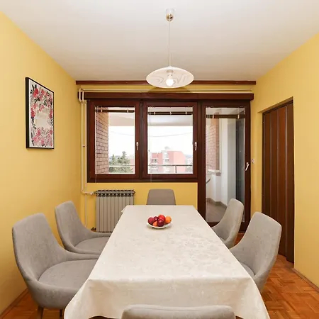 Apartamento Three Bedroom Tesla Maraska *