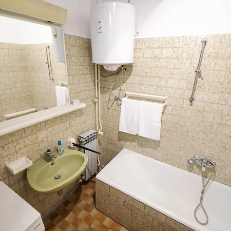 Three Bedroom Tesla Maraska Apartment Zadar