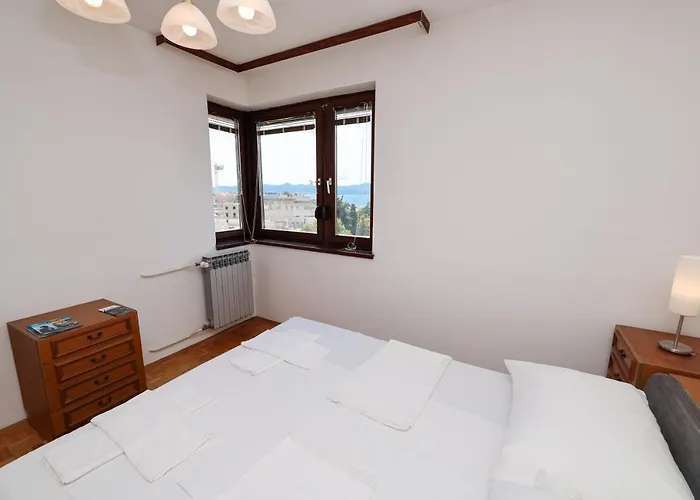 Appartement Three Bedroom Tesla Maraska *