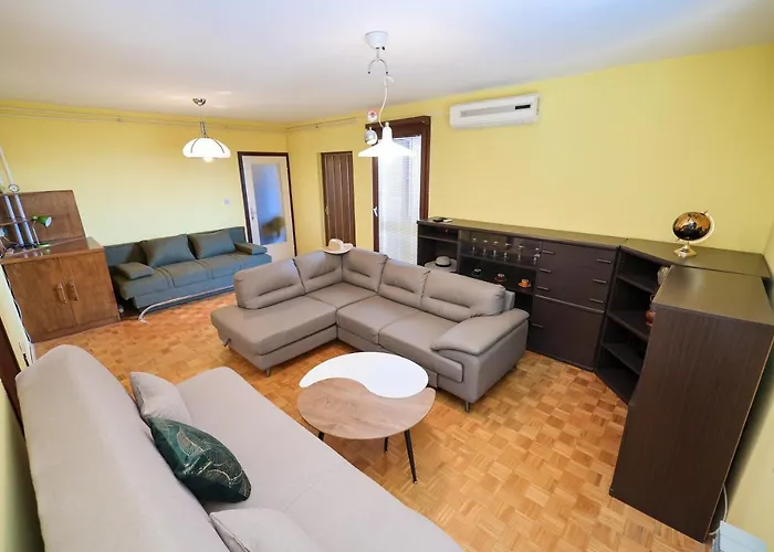 Three Bedroom Tesla Maraska * Zadar