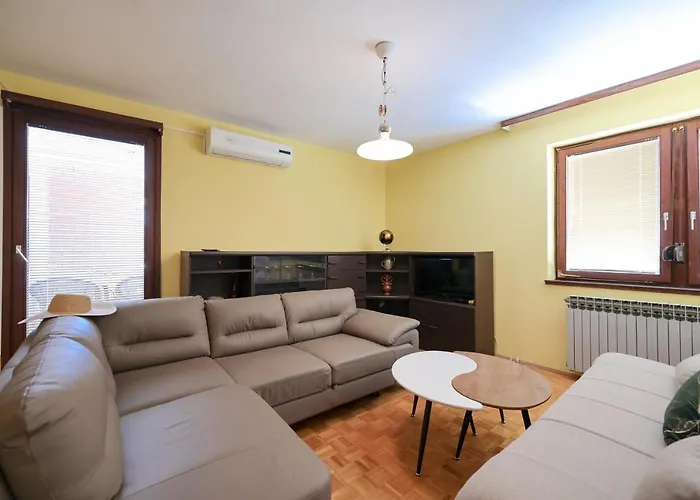 Three Bedroom Tesla Maraska דירה זאדאר