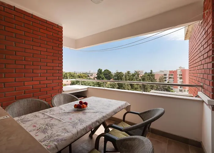 Three Bedroom Tesla Maraska דירה