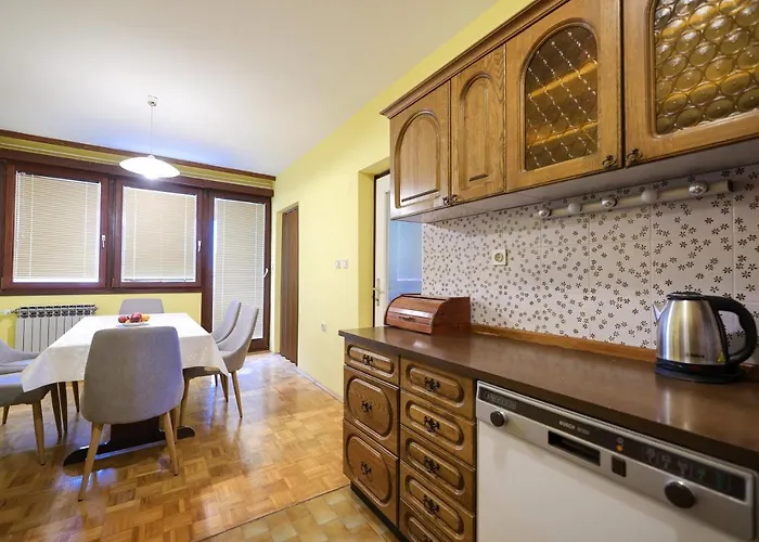 Three Bedroom Tesla Maraska