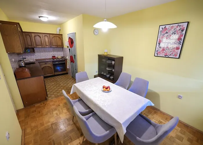 Appartement Three Bedroom Tesla Maraska