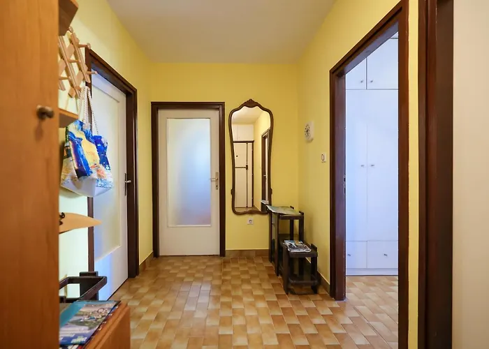 Appartement Three Bedroom Tesla Maraska *