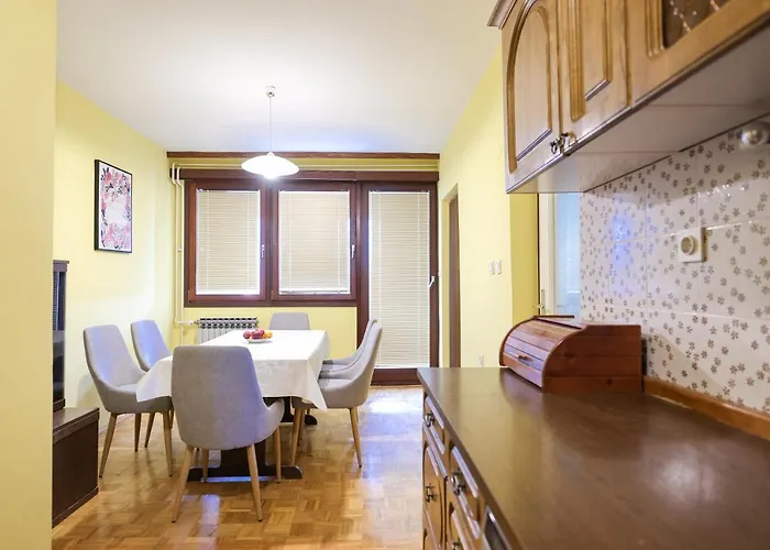 דירה Three Bedroom Tesla Maraska *