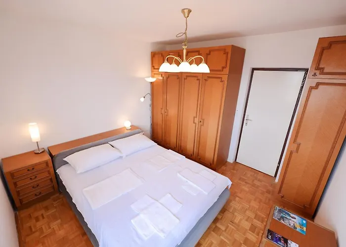 Appartement Three Bedroom Tesla Maraska