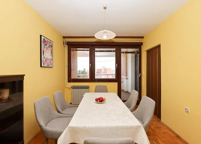 Appartement Three Bedroom Tesla Maraska *