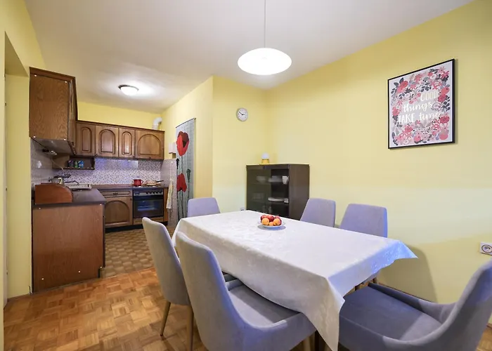 Three Bedroom Tesla Maraska Appartement *